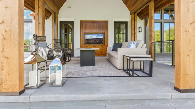 Becky Nielson headshot