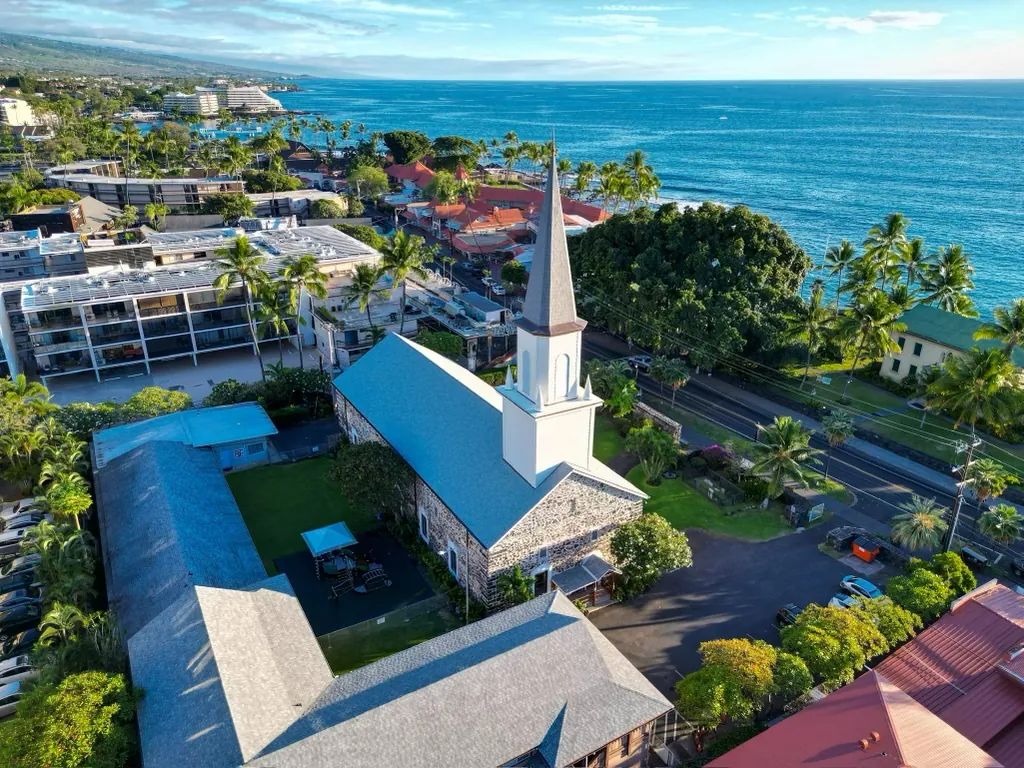 Kona Plaza exterior 5