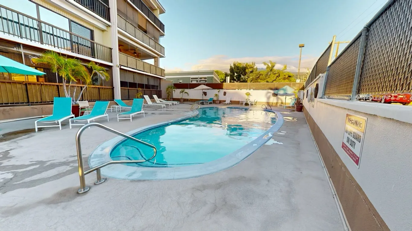 Kona Plaza exterior 6