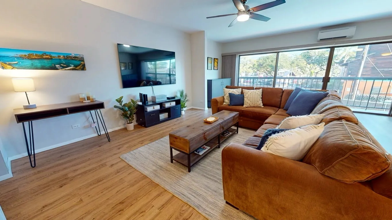 Kona Plaza living area
